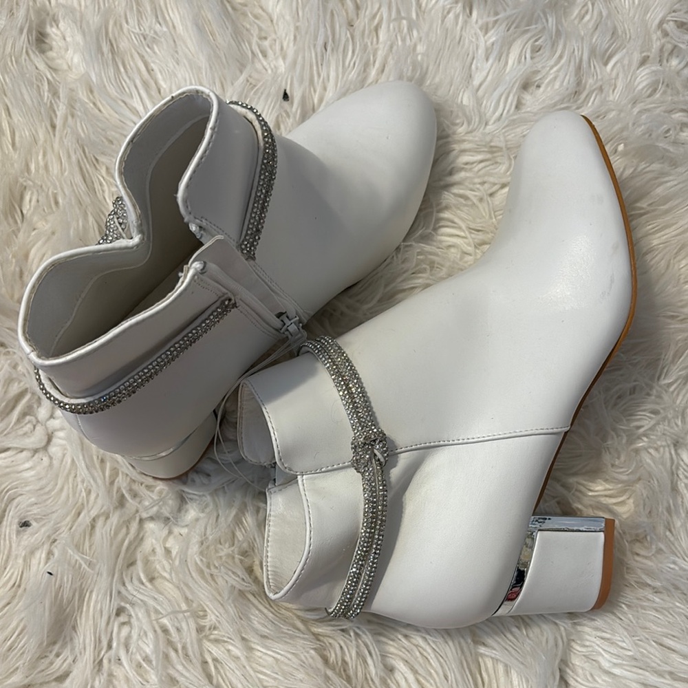 Elegant White Ankle Boots with Silver Accents